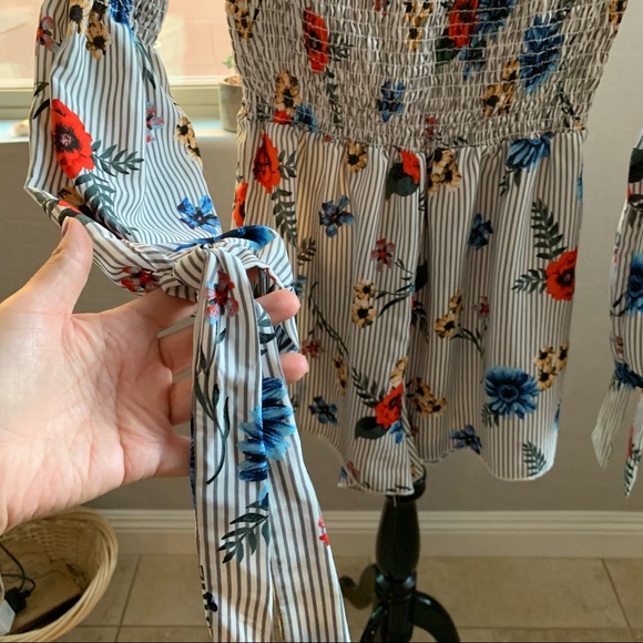 Off the shoulder floral romper ties on arms medium - Picture 3 of 6